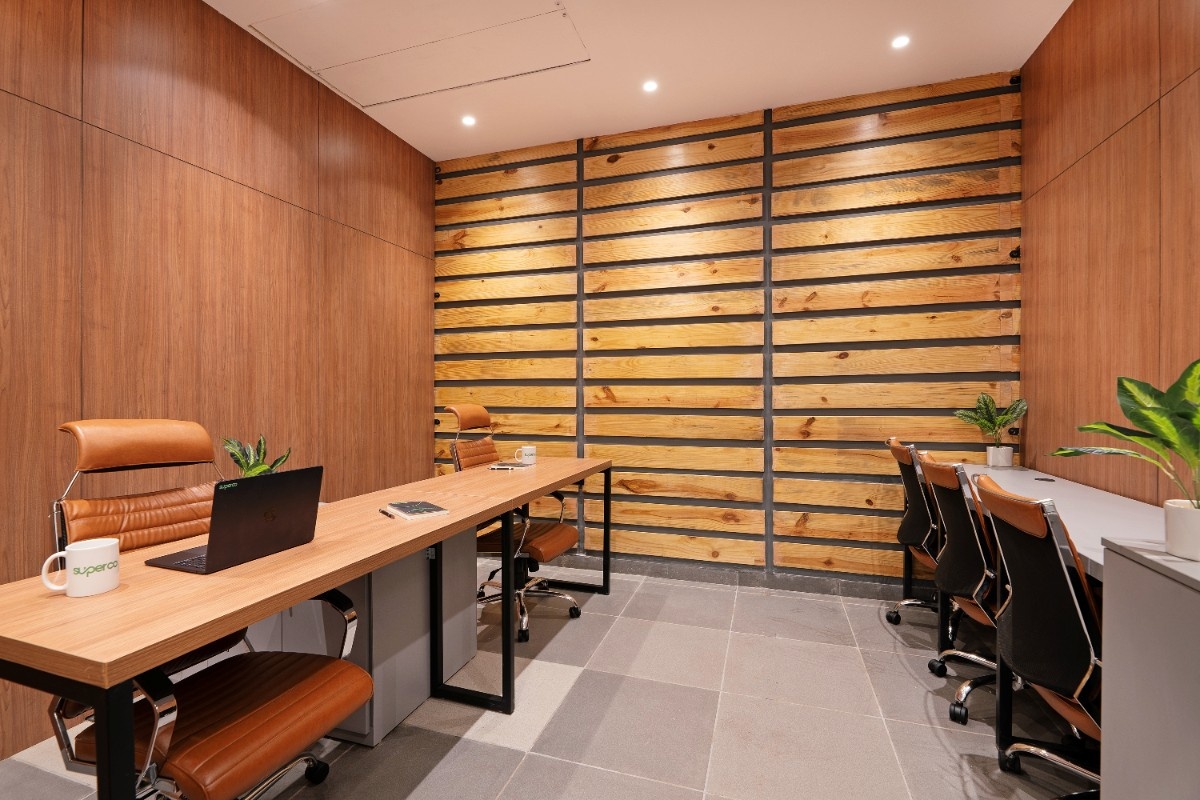 5-seater cabin including two manager cabins in a furnished office layout